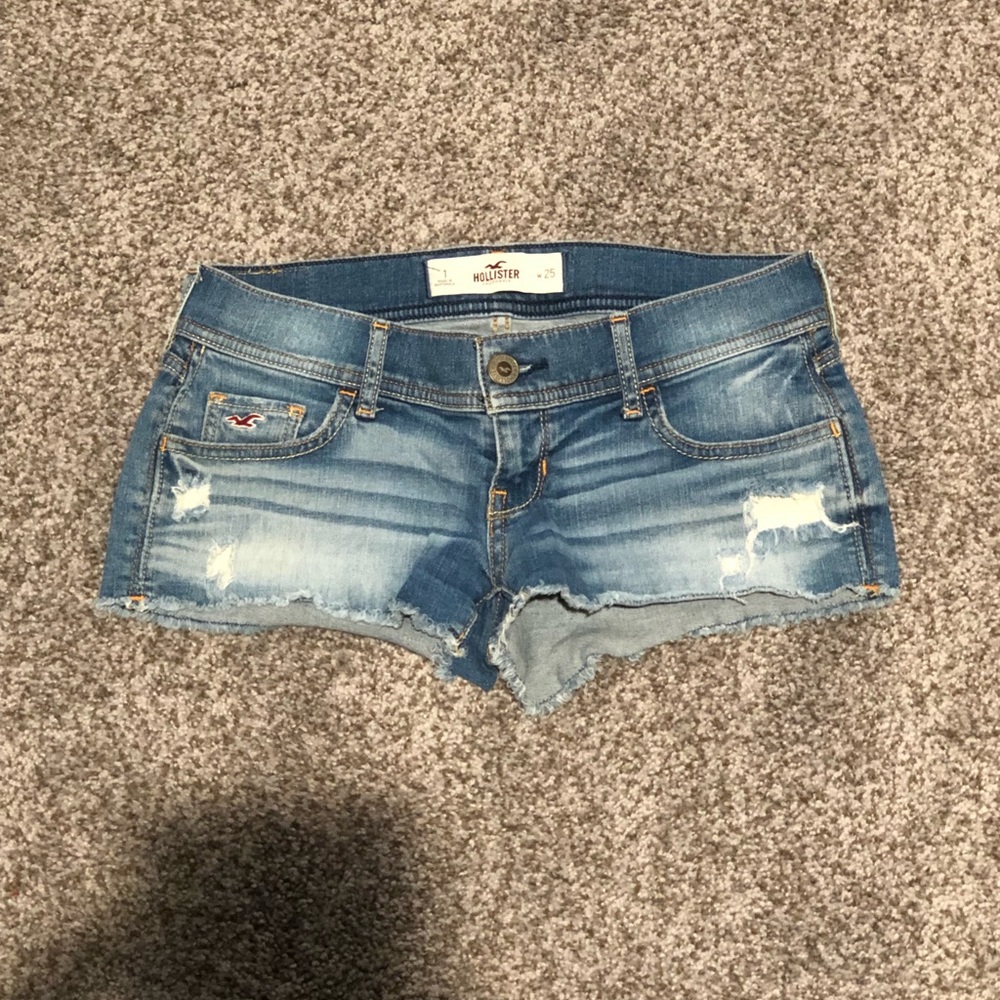 NWOT HOLLISTER SIZE 1 SHORTS